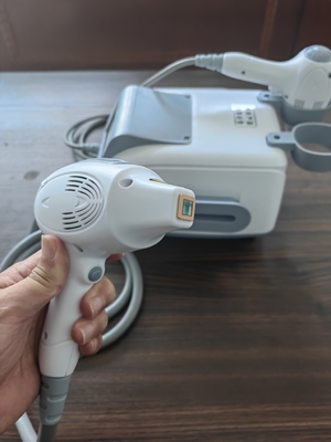 3.5 Zoll Farb-Touch-Bildschirm 808nm Diodo-Laser-Depilationsmaschine für die Haarbehandlung