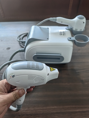 3.5 Zoll Farb-Touch-Bildschirm 808nm Diodo-Laser-Depilationsmaschine für die Haarbehandlung