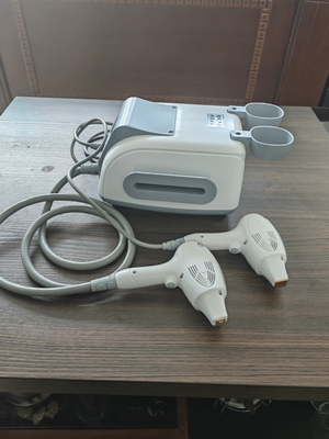 3.5 Zoll Farb-Touch-Bildschirm 808nm Diodo-Laser-Depilationsmaschine für die Haarbehandlung
