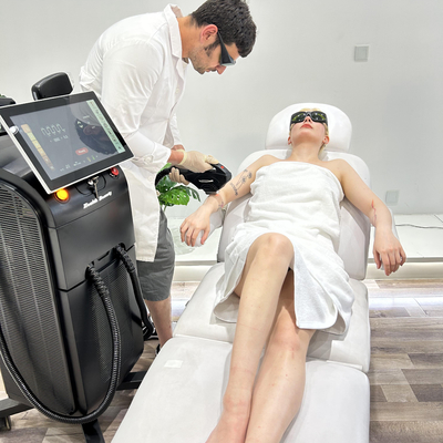 2000w Diodenlaser-Enthaarung 50% Rabatt September Promotion mit 4 Wellenlängen 808 755 940 1064nm