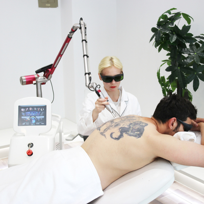 OEM ODM Maßgeschneiderte Picosecond Laser Tattoo Entfernung Maschine mit 15 Zoll Farb-Touchscreen