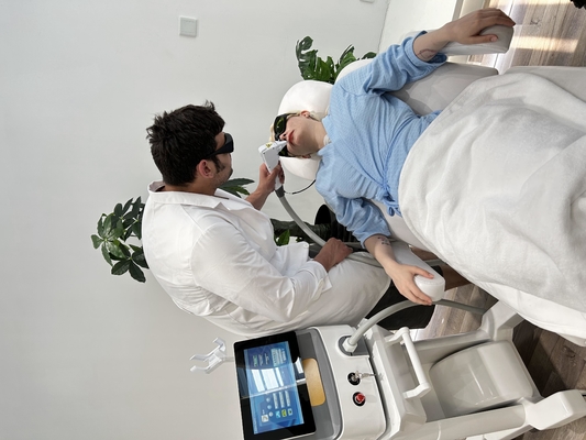 Q Switch Nd YAG Laser Tattoo Entfernung Maschine 1064nm 532nm 1320nm 2 Jahre Garantie