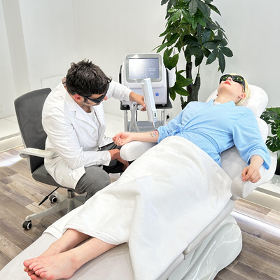 Medizinische Nd YAG Haarentfernung Maschine 1064nm 532nm Laser Tattoo Entfernung Ausrüstung